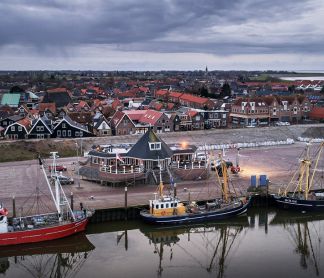 Genieten van de reuring op de haven